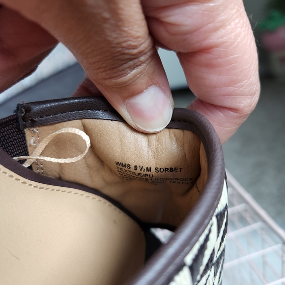 Report Brown and Cream Geometric Slide Sandals - Picture 5 of 7